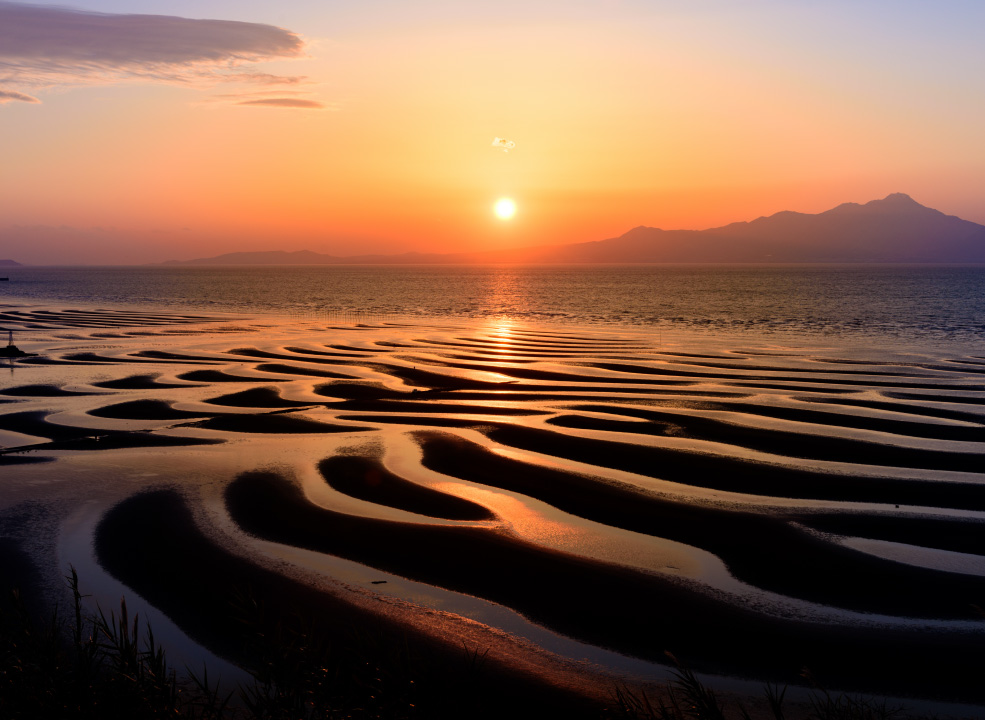 御輿来海岸の夕日と干潟